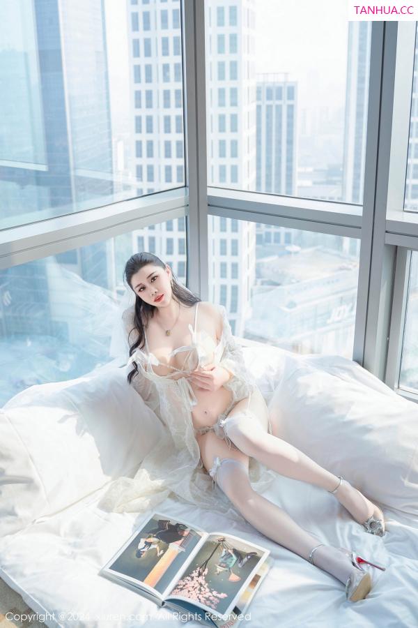 王格 王婉悠 [XiuRen]高清写真图 2024.07.10 No.8837 王婉悠Queen 妩媚丰腴第9张图片